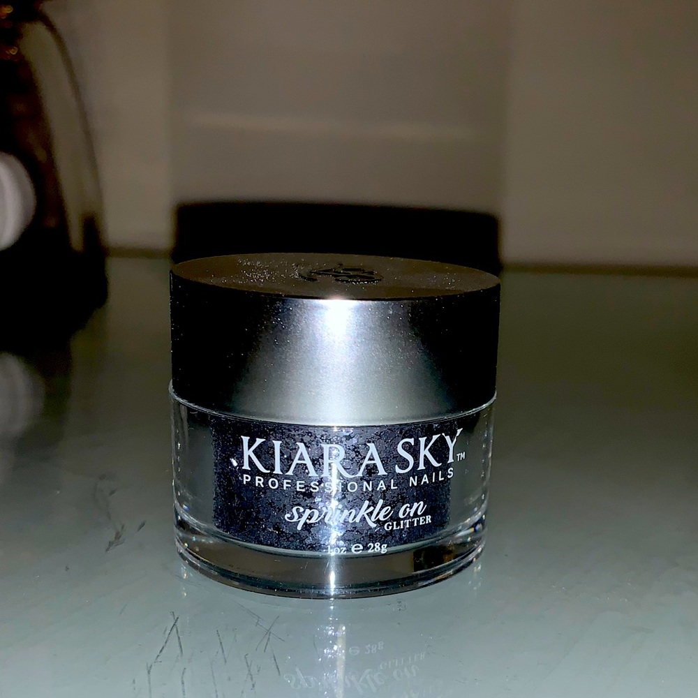 Kiara sky sprinkle on dip powder